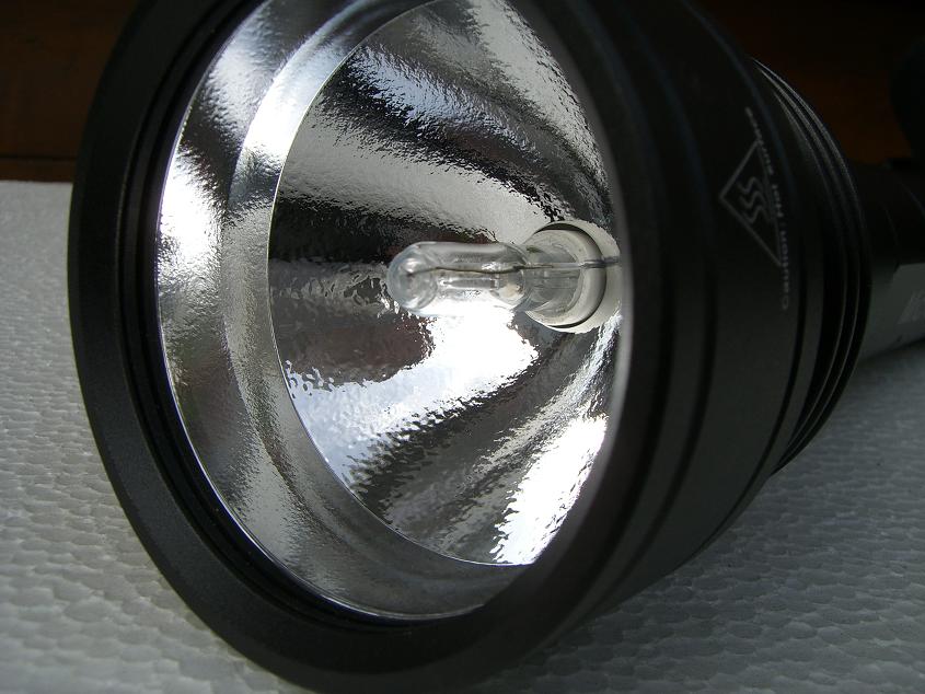 Reflektor mit HID-Lampe