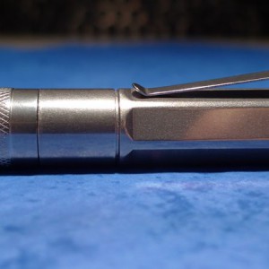 Fenix LD01 P1090354 - MIT Clip ... passt in jede Hemdentasche