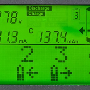 Anzeige des ALC-8500 (4-Kanal Ladegerät)